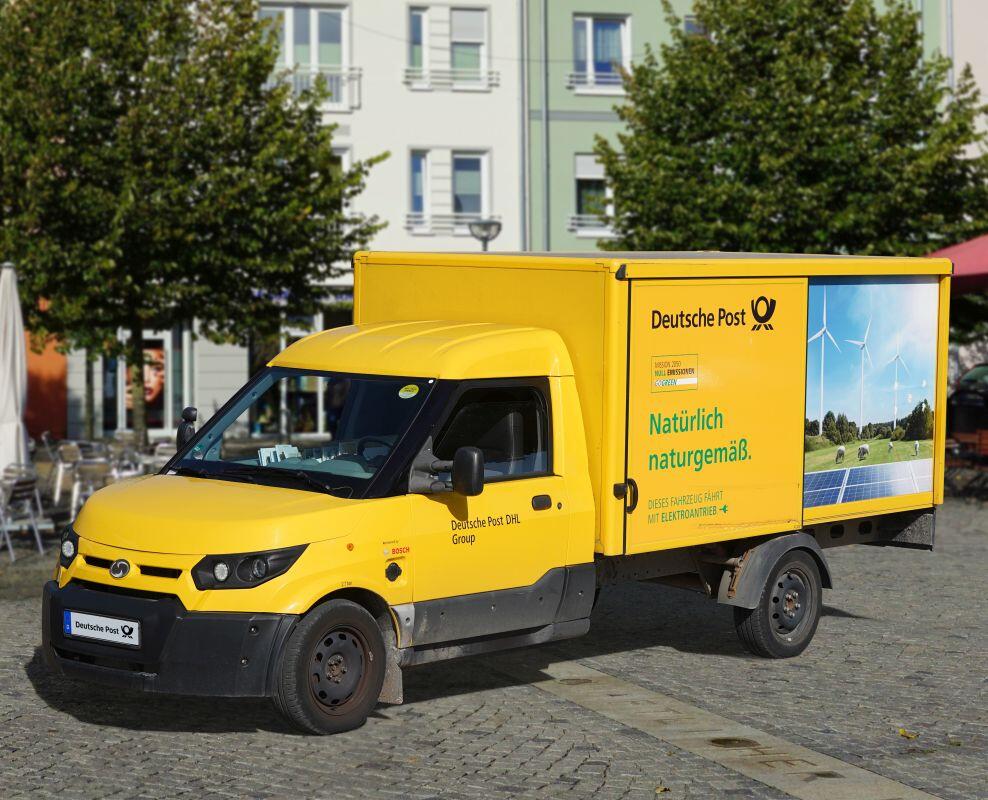 Lieferwagen von DHL GoGreen