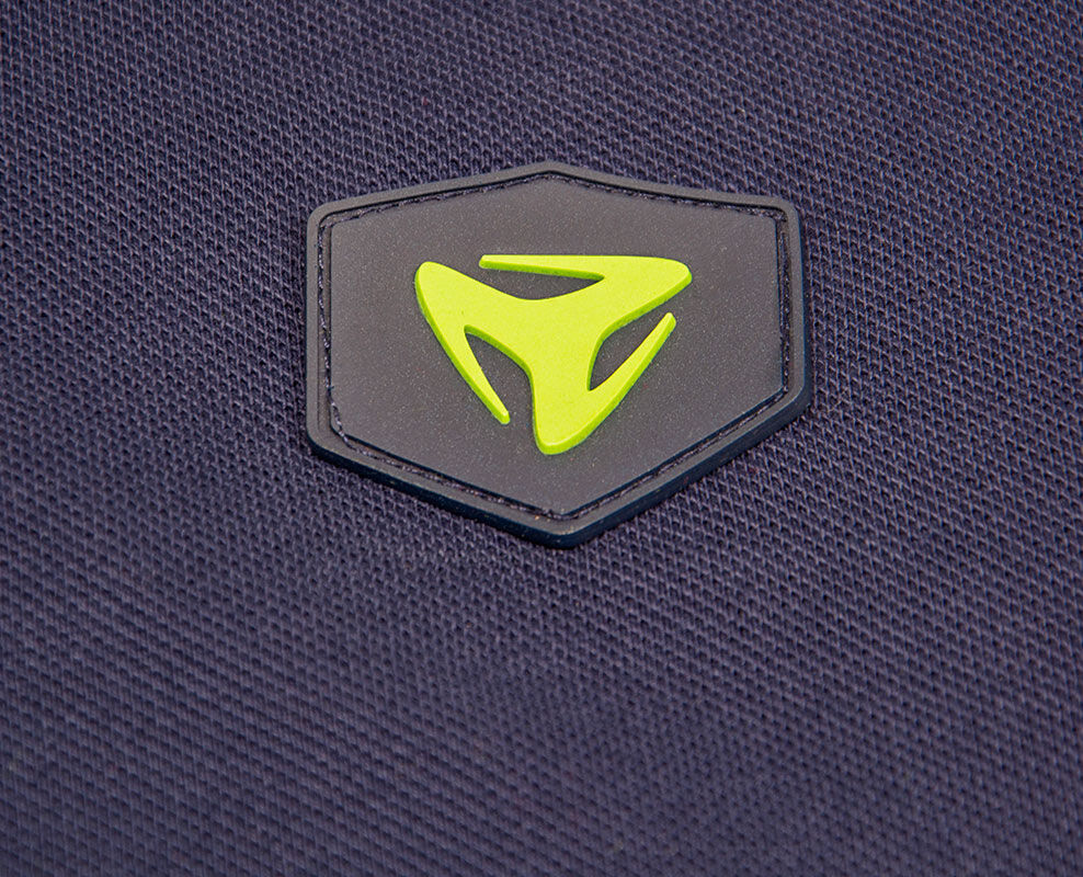 Rubber Patch auf blauem Textil